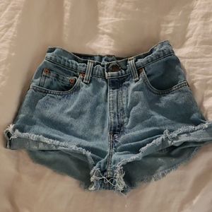 💙  Vintage High rise Blue Levi's Shorts